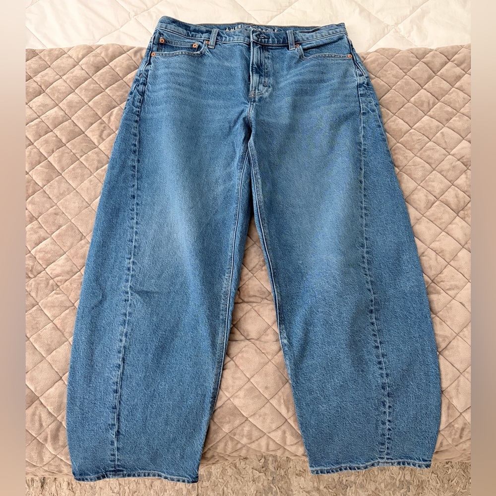 American Eagle Outfitters Barrel Jeans